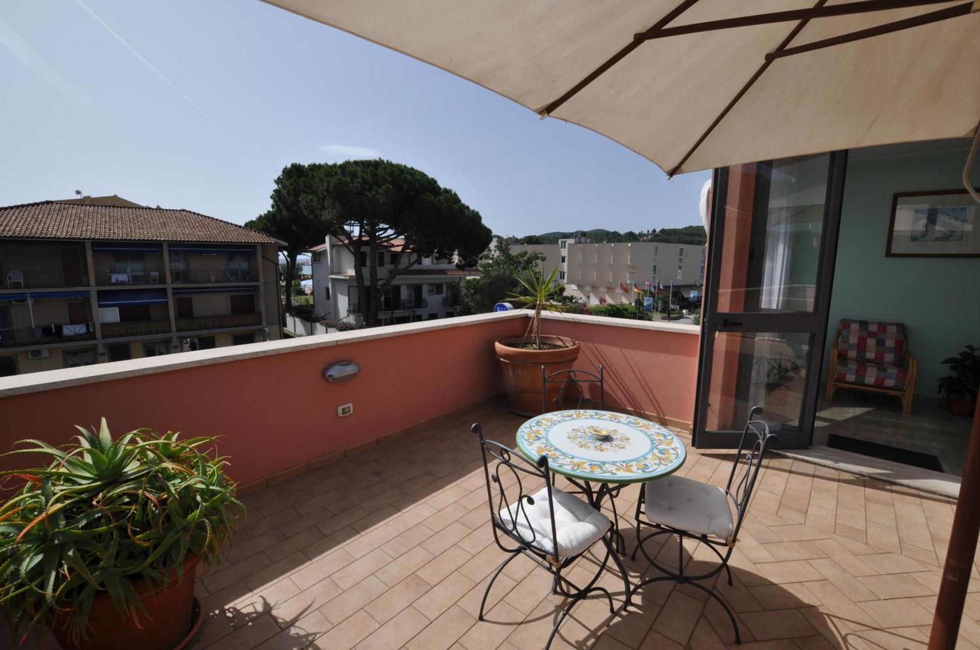 Hotel Mistral Marina di Campo Buitenkant foto