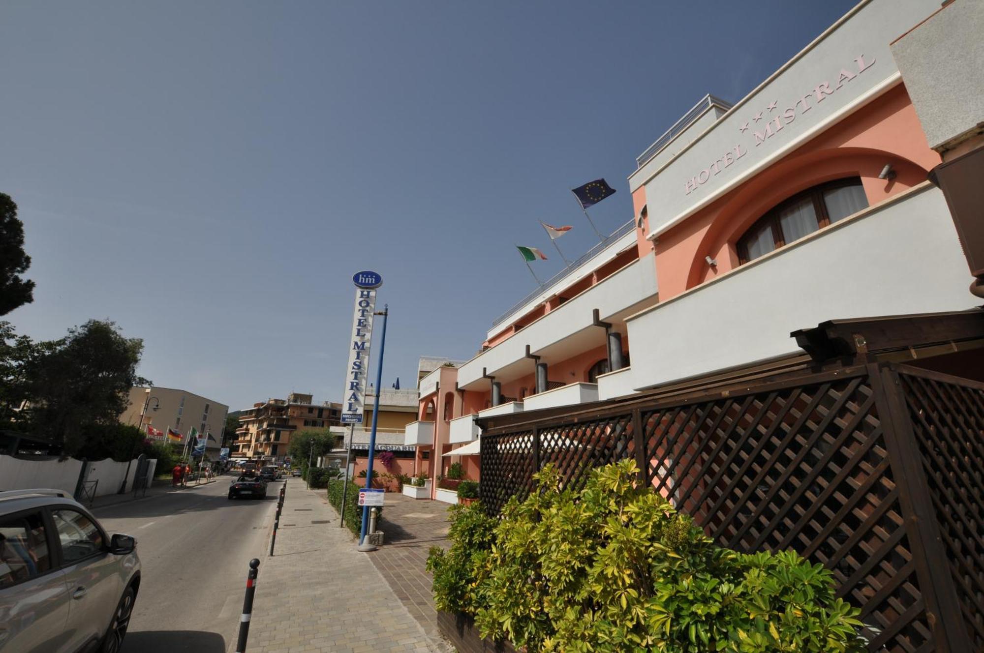 Hotel Mistral Marina di Campo Buitenkant foto