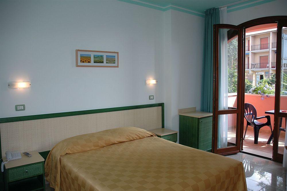 Hotel Mistral Marina di Campo Buitenkant foto