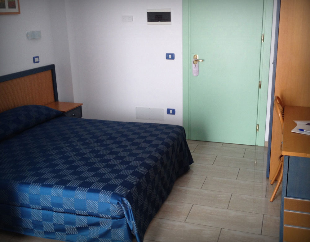 Hotel Mistral Marina di Campo Buitenkant foto
