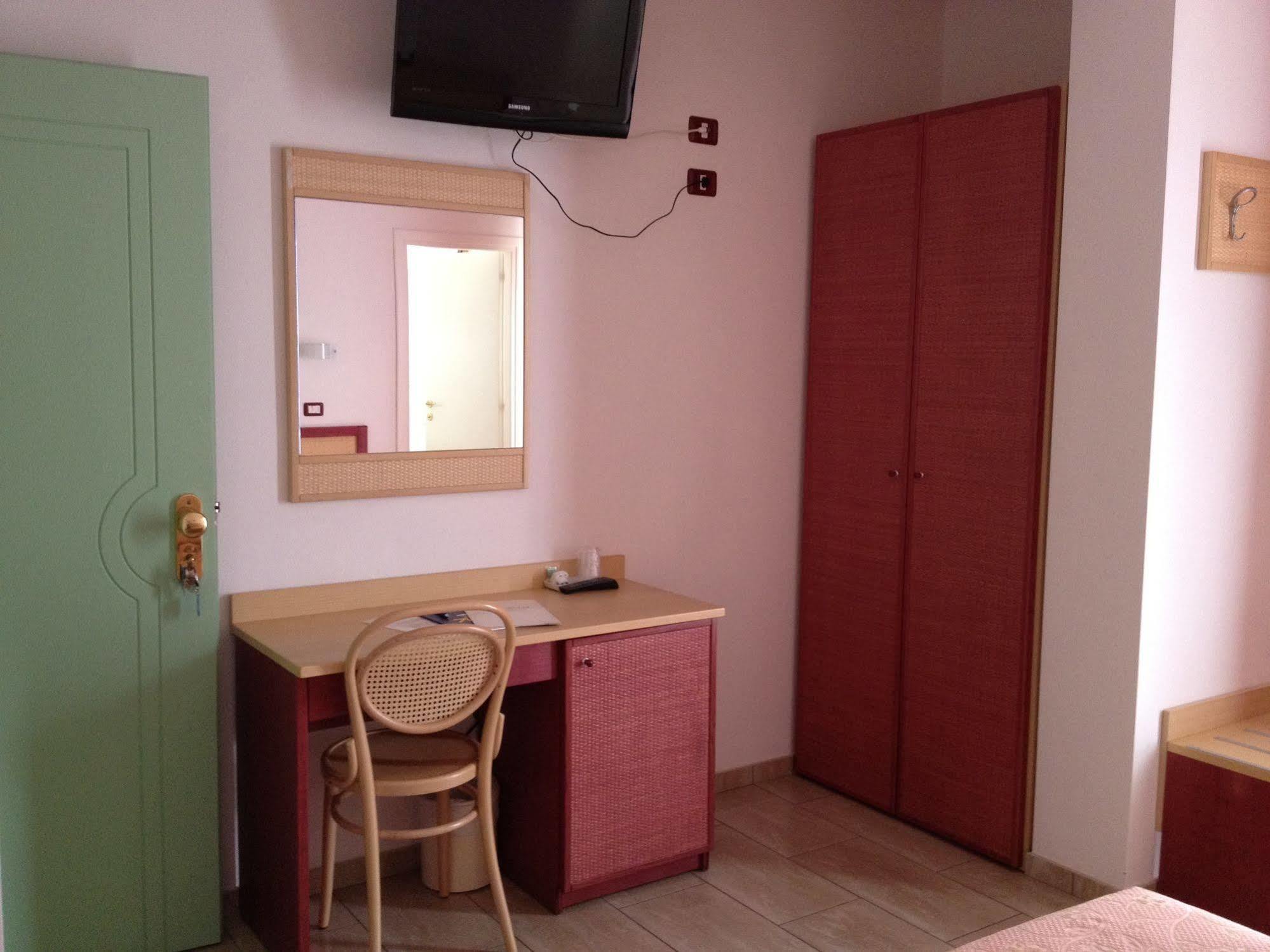 Hotel Mistral Marina di Campo Buitenkant foto