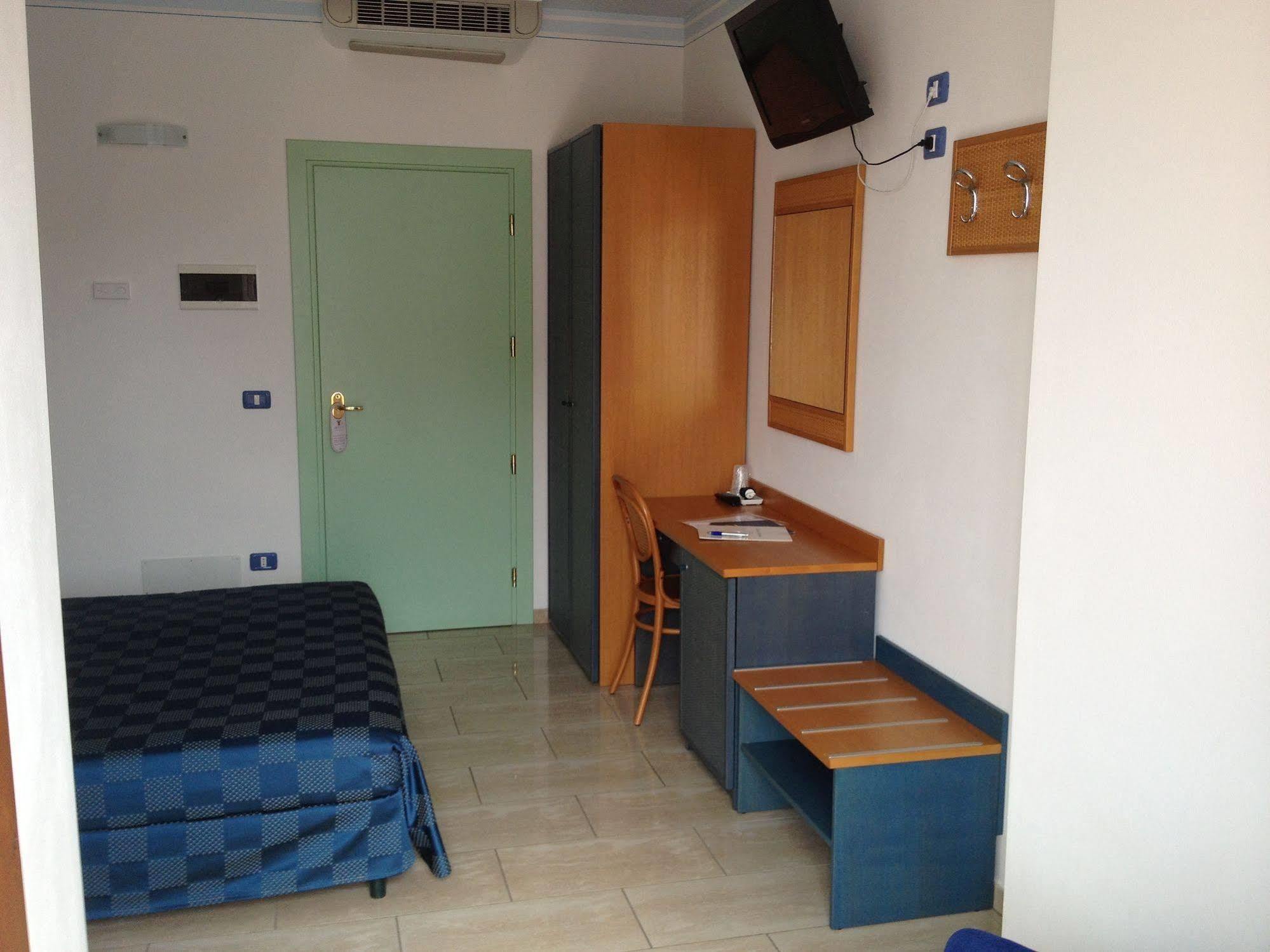 Hotel Mistral Marina di Campo Buitenkant foto