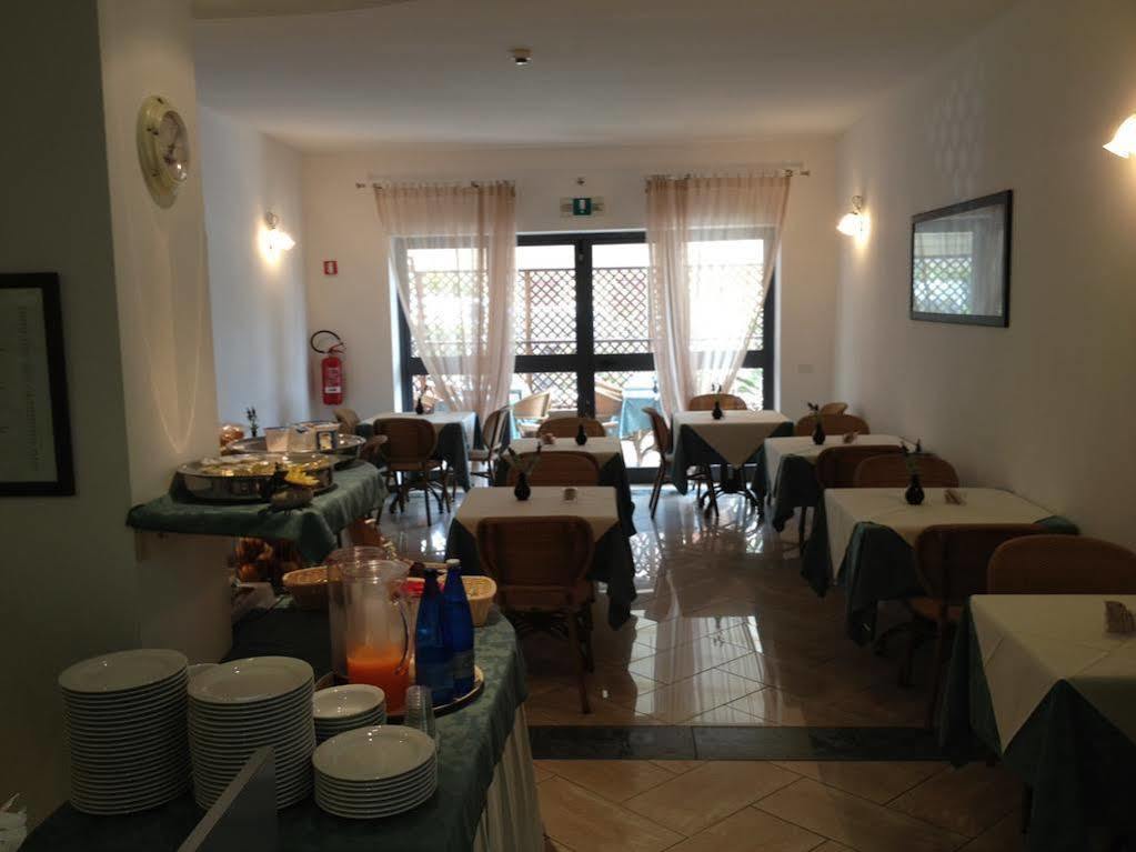 Hotel Mistral Marina di Campo Buitenkant foto