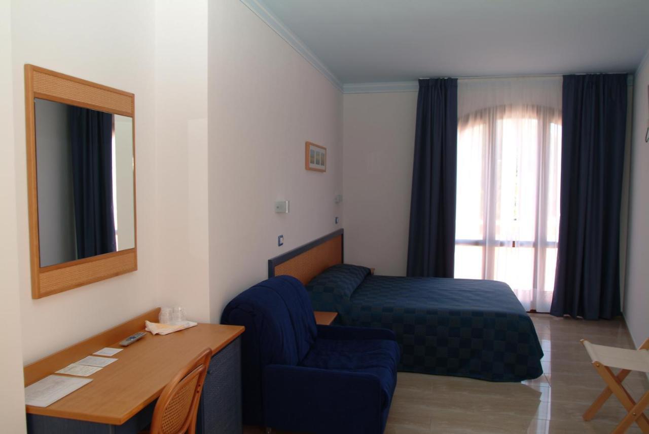 Hotel Mistral Marina di Campo Buitenkant foto