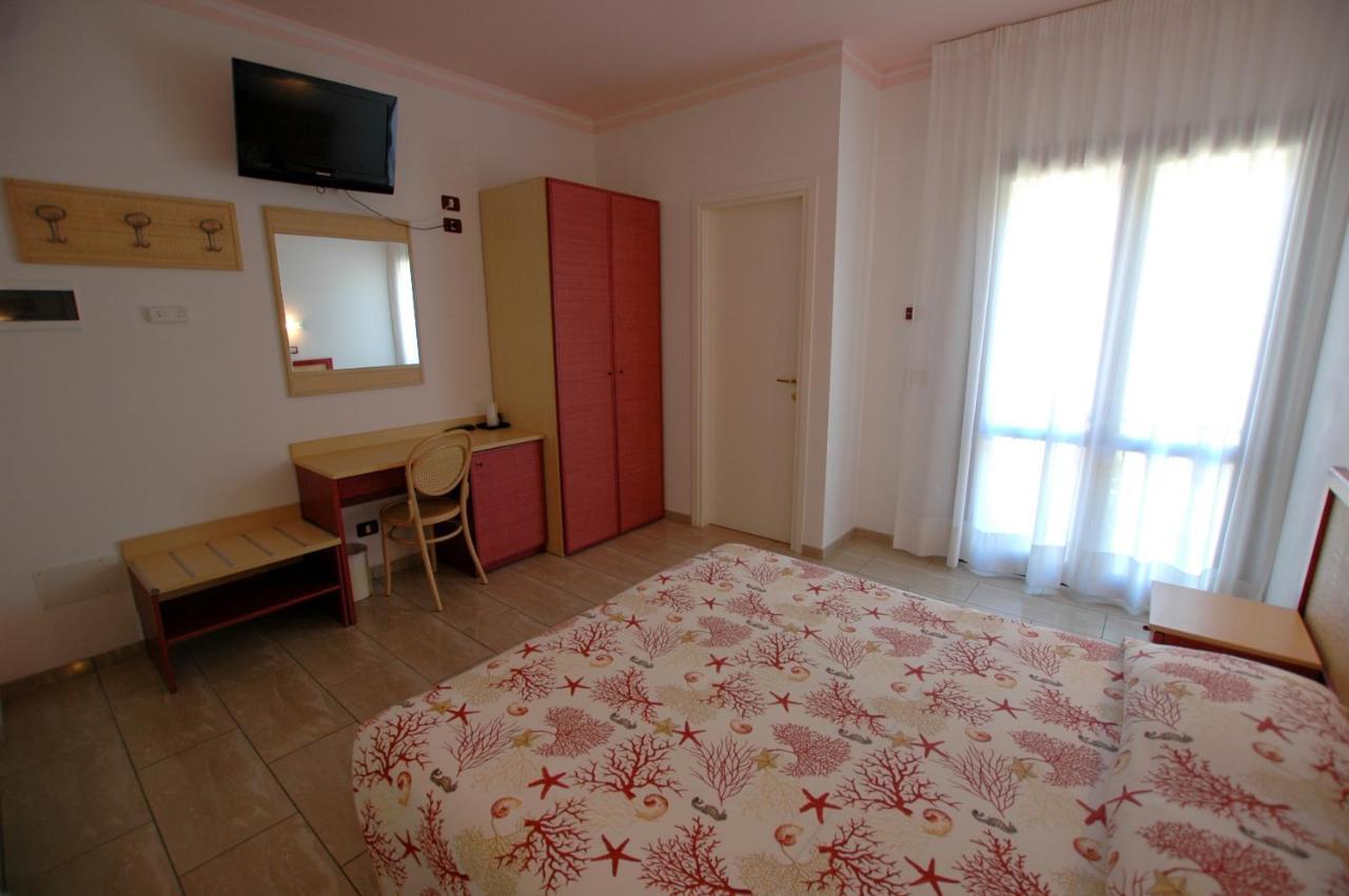 Hotel Mistral Marina di Campo Buitenkant foto