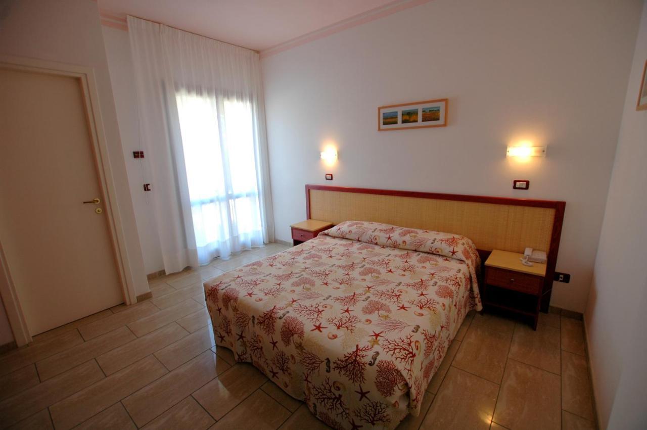 Hotel Mistral Marina di Campo Buitenkant foto
